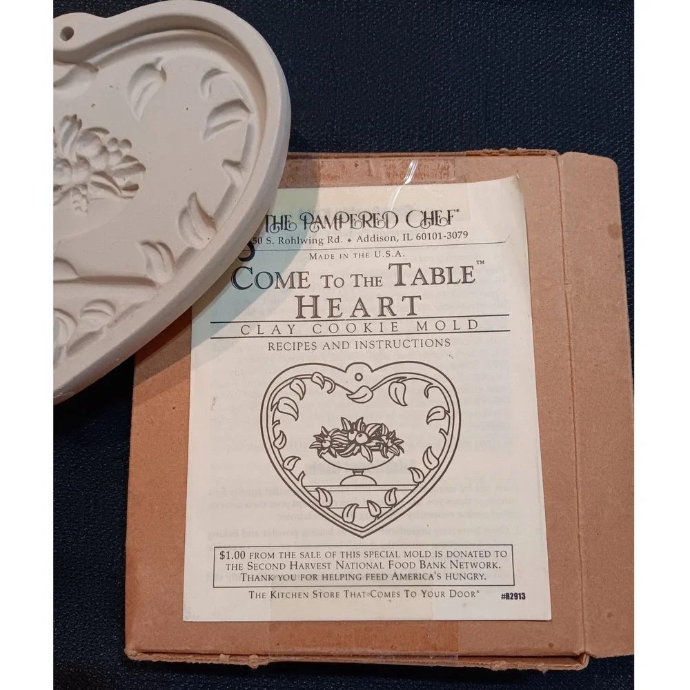 Pampered Chef Come‎ to the Table Heart Clay Cookie Mold 1999 USA R2913 Box